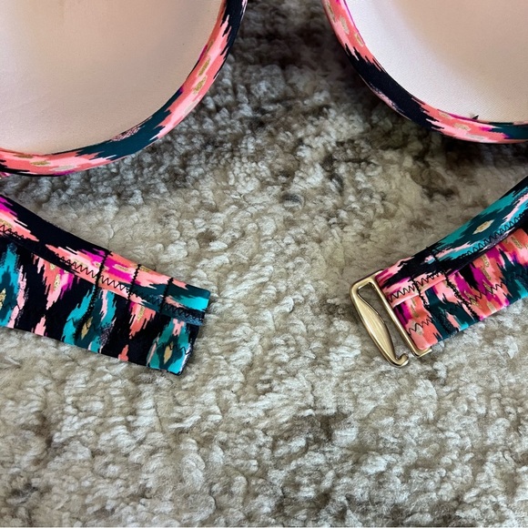 Shade & Shore Peach and Blue Geometric Underwire Bikini Top size 38DD - Picture 6 of 6